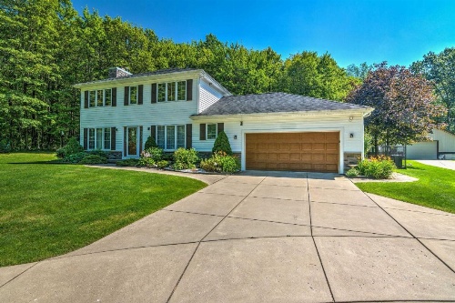 Serene Orchard Park Apartment w/Large Yard & Patio image 8