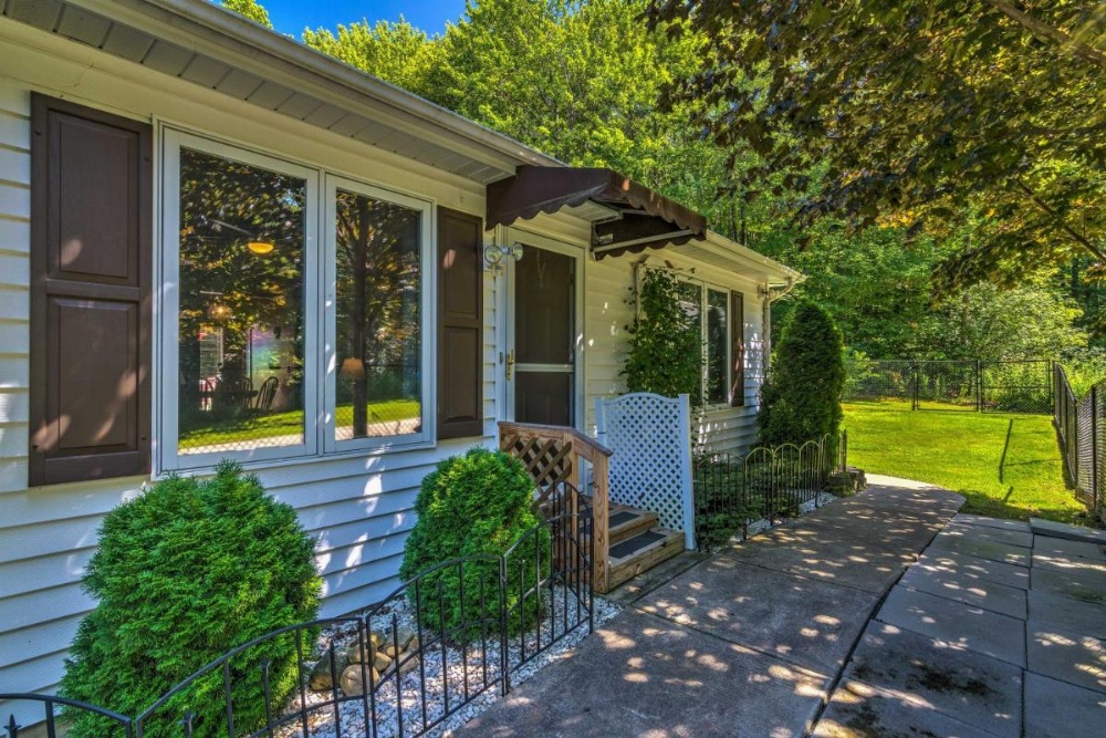 Serene Orchard Park Apartment w/Large Yard & Patio Image 12